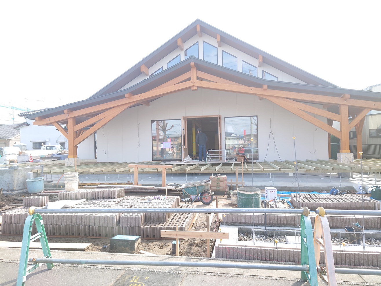 花田のベルクの前に建物が建ち始めてます【がやてっく開店】