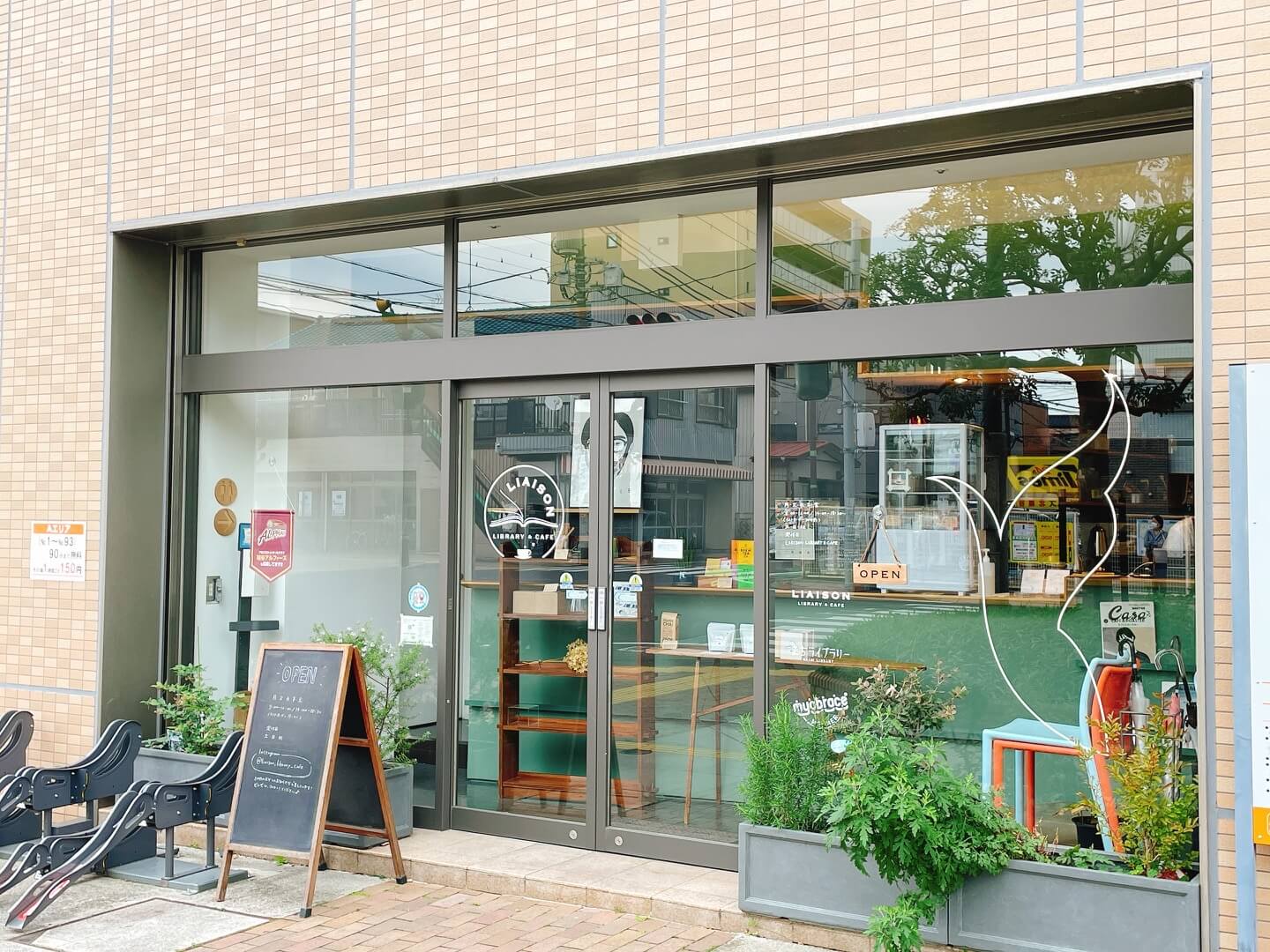 LIAISON LIBRARY&CAFE 北越谷店（リエゾン ライブラリー＆カフェ）