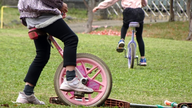 児童館コスモスで「親子で一輪車教室」の参加者と講師補助(ボランティア)を募集しています【がやてっくイベント】