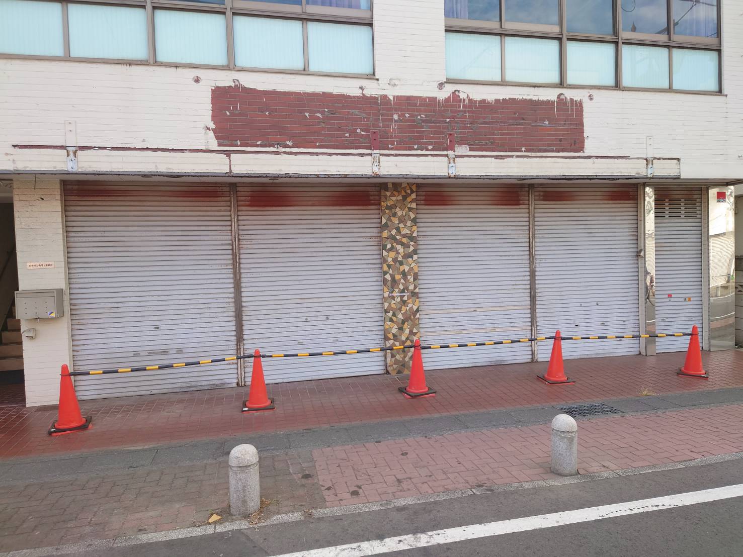 栃木銀行蒲生支店の隣にあった肉屋さん「ミートショップしのざき」が閉店して、空きテナントになっていました【がやてっく閉店】