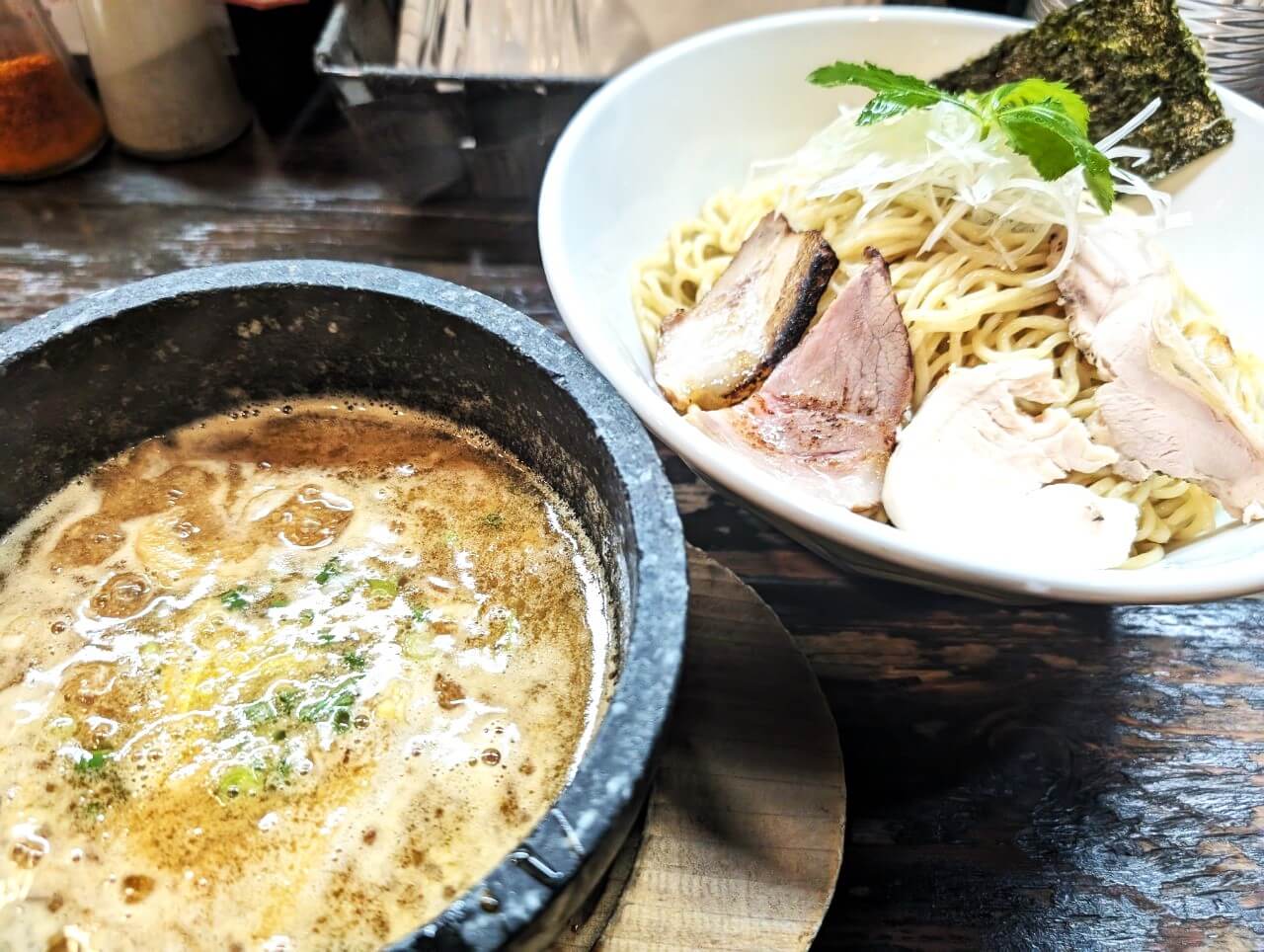 【やっと行けました！】越ヶ谷の「自家製麺中華そばこむぎ」で限定メニュー肉汁つけ麺...