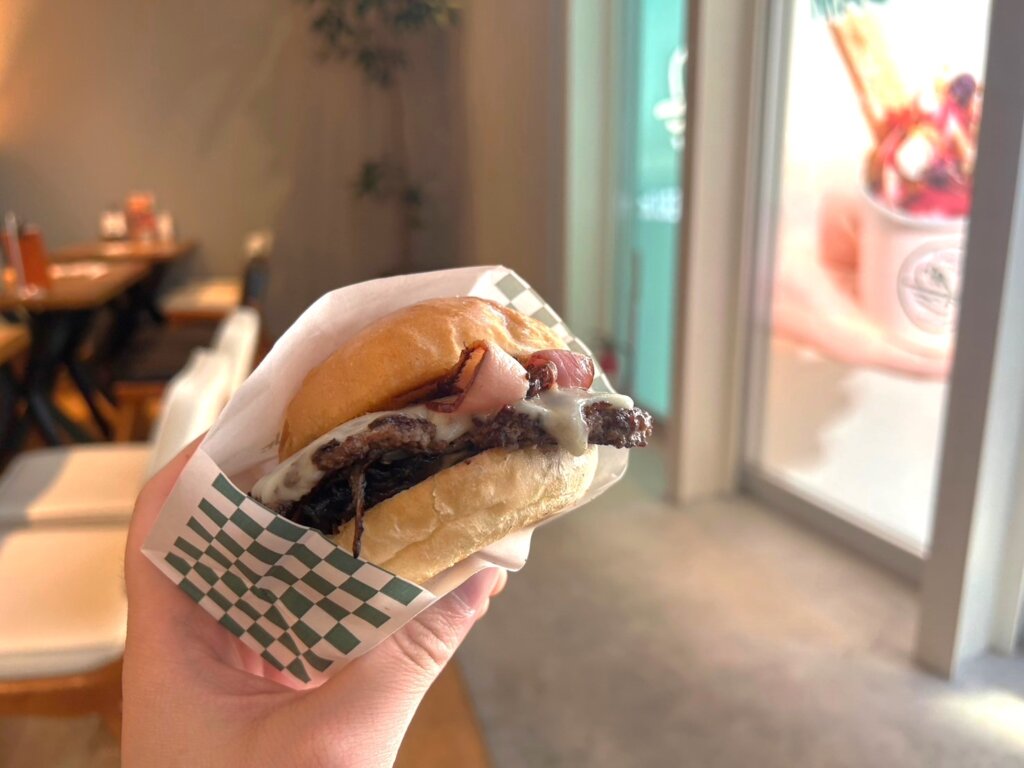 【アメリカンなハンバーガー】イオンレイクタウンmoriにある「J.S.BURGER Jr」でベーコンマッシュルームチーズバーガーを食べてきました【がやてっくグルメ】