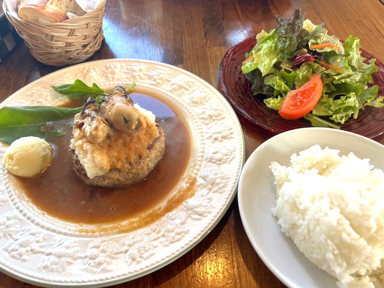 【冬のおすすめ】蒲生南町のバーグマン蒲生店でカキのおろしバタぽんハンバーグを食べ...