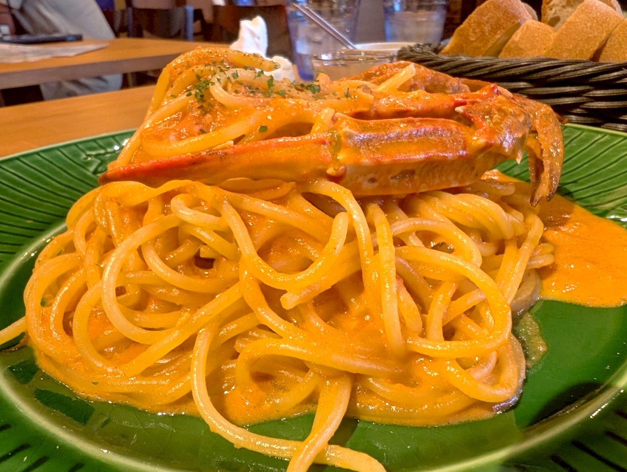 【ランチタイムから晩酌まで】南越谷にあるイタリア居酒屋カチャトラ新越谷店でクイックランチ:渡り蟹のトマトクリームソースを食べてきました【がやてっくグルメ】