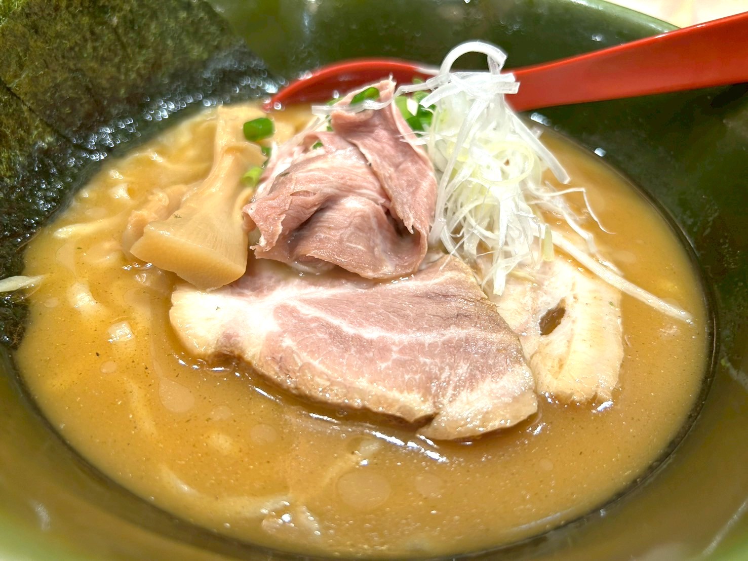 【芳醇な味わいと贅沢な余韻】レイクタウンmoriにある焼あご塩らー麺たかはし越谷レイクタウン店で特製焼あご塩らー麺を食べてきました【がやてっくグルメ】