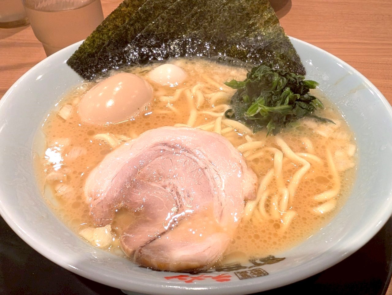 【元気な接客！こだわりの家系！】南荻島にある町田商店越谷店で味玉ラーメンを食べてきました【がやてっくグルメ】