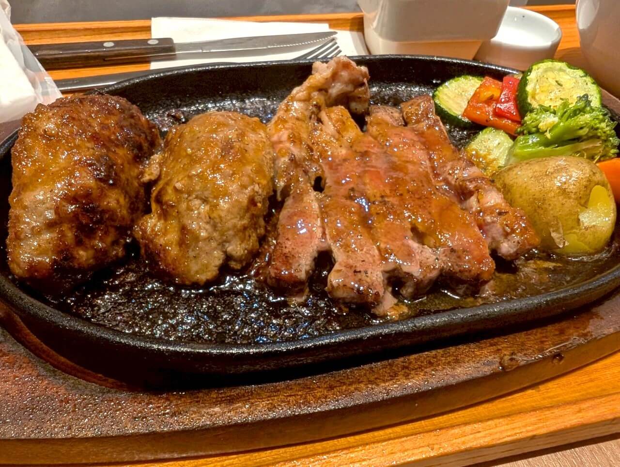 【アメリカンなお肉！】レイクタウンmoriにある「いしがまやハンバーグ イオンレイクタウンmori」でプレミアム肉祭りセットを食べてきました【がやてっくグルメ】