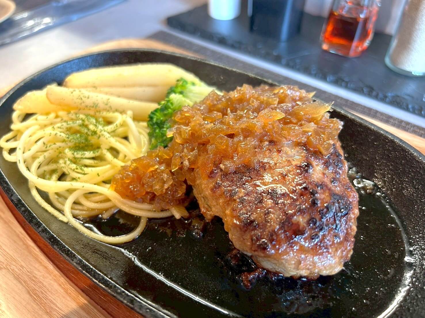 【モダンな定食屋さん】袋山にある「すきばら」という定食屋でハンバーグ定食を食べてきまし...