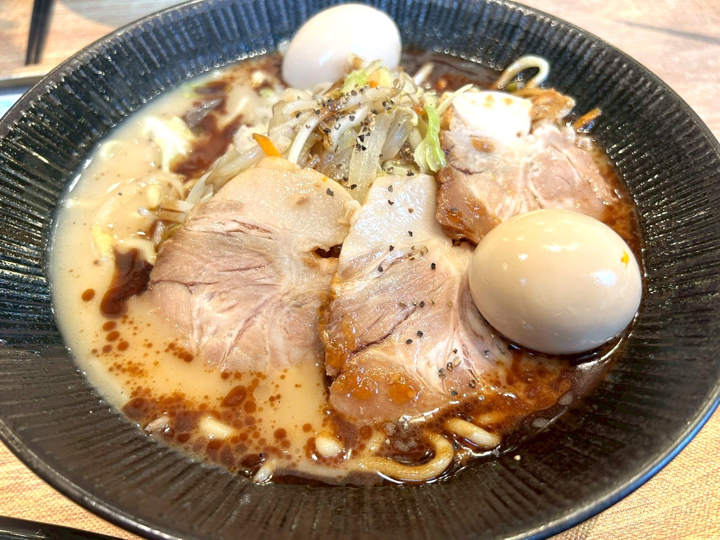 【野菜たっぷりちゃんぽん】10月14日にオープンしたじげもんちゃんぽん食堂越谷下間久里店で濃厚焦がしにんにくちゃんぽんを食べてきました【がやてっくグルメ】