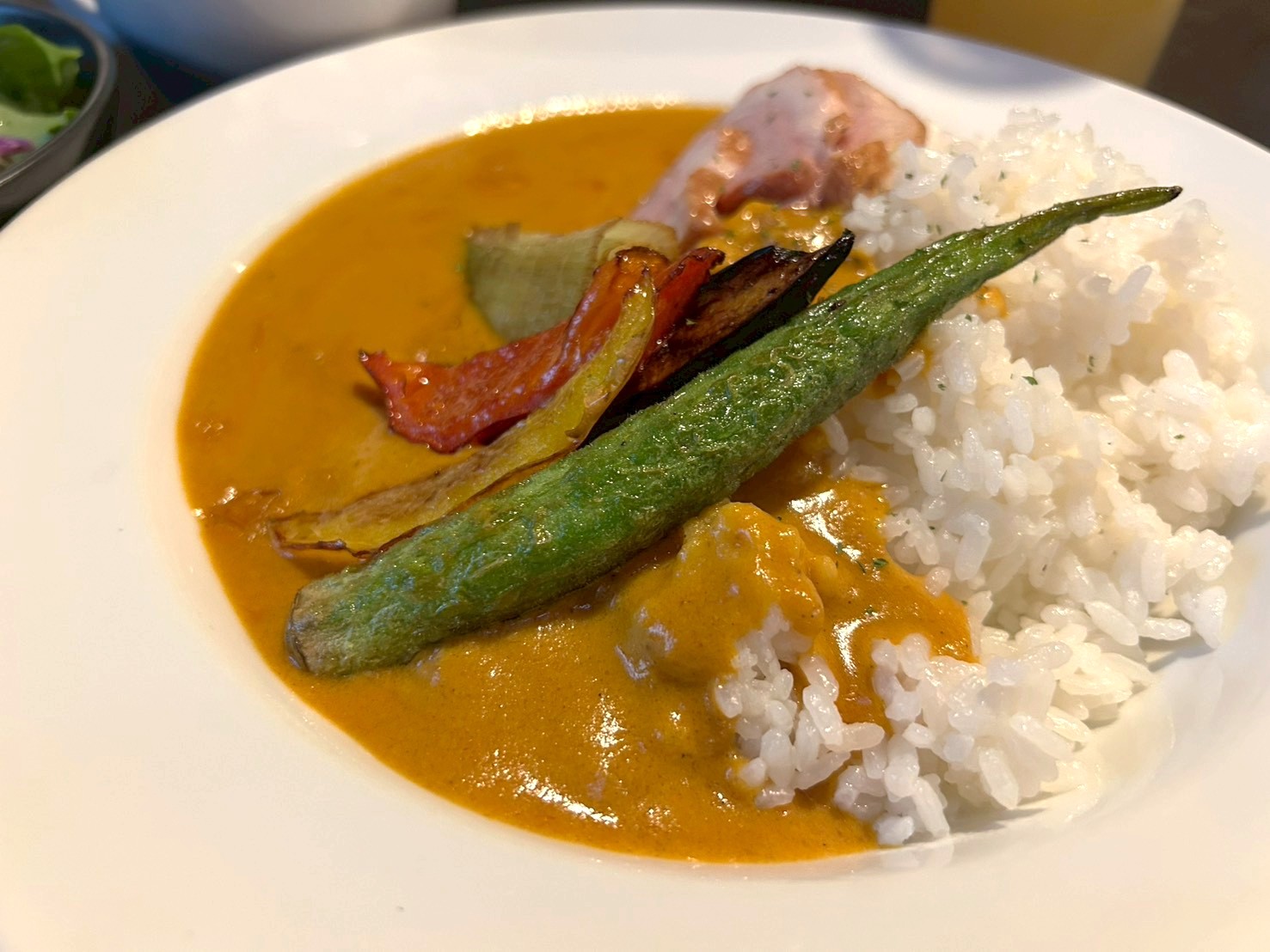 【越谷のカレーランチ】弥生町にオープンしたスポーツカフェ＆バー「GANDY」で越谷カレーランチを食べてきました【がやてっくグルメ】
