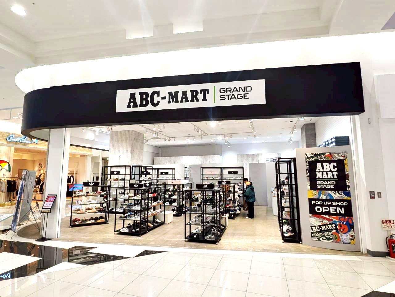 【厳選された商品が並ぶ】2026年2月6日、イオンレイクタウンkaze1Fの「ABC-MART GRAND STAGE POP UP SHOPイオンレイクタウンkaze店」がリニューアルオープン！【がやてっく開店】
