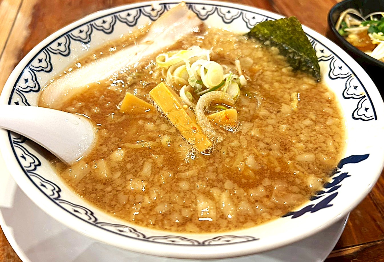 【背脂と醤油が際立つ一杯！】川口市安行藤八の「しゃかりきらーめん川口安行店」で「しゃかりきらーめん」を食べてきました【がやてっくグルメ】