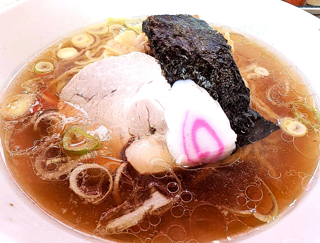 【骨身に染みる優しいラーメン】越谷市場にある美松食堂でラーメンとネギチャーシュー丼を食べてきました【がやてっくグルメ】