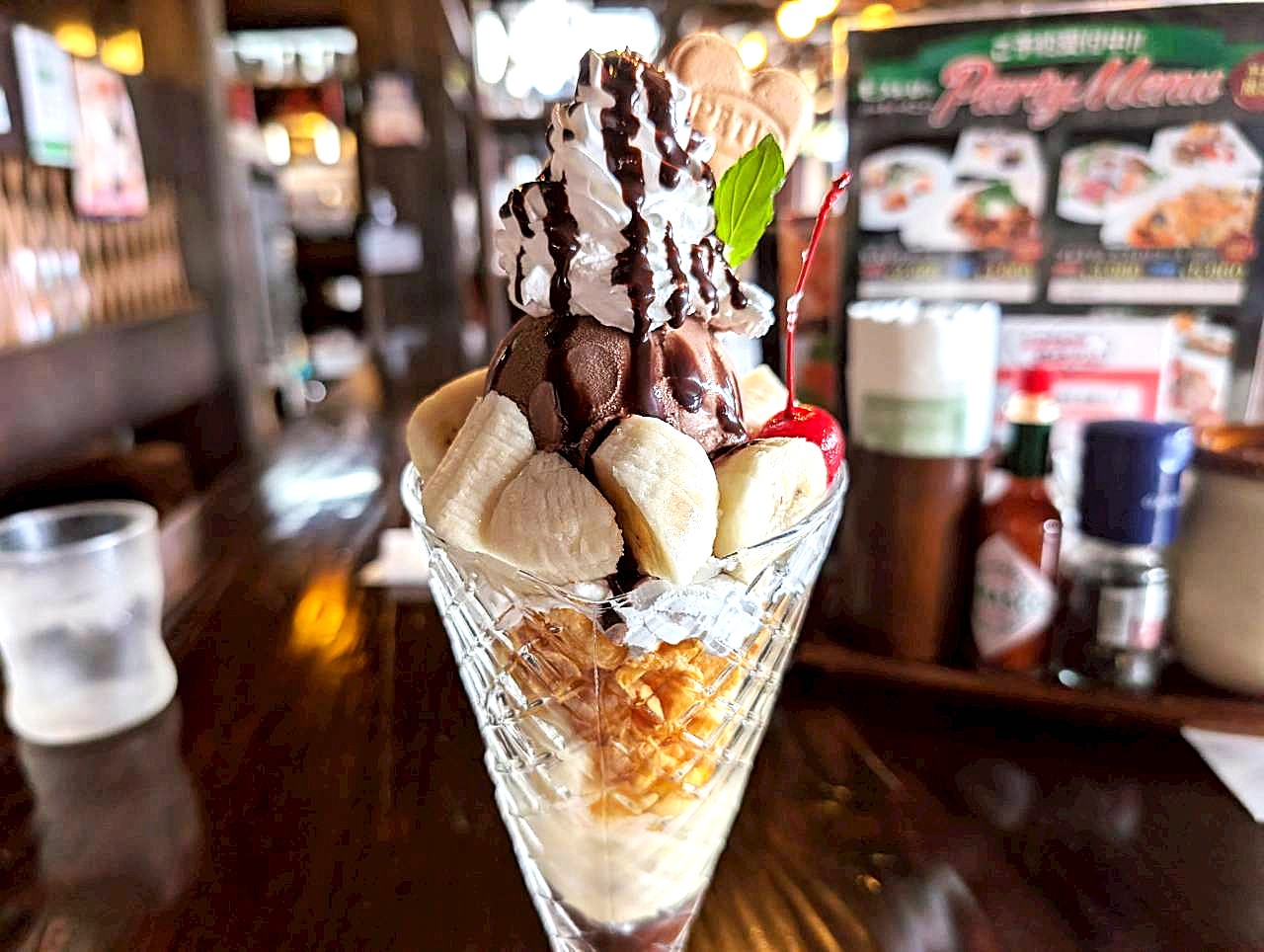 ビストロ大成店でパフェタイム！チョコバナナパフェ、いただきます！【読者投稿：がやてっくイン】