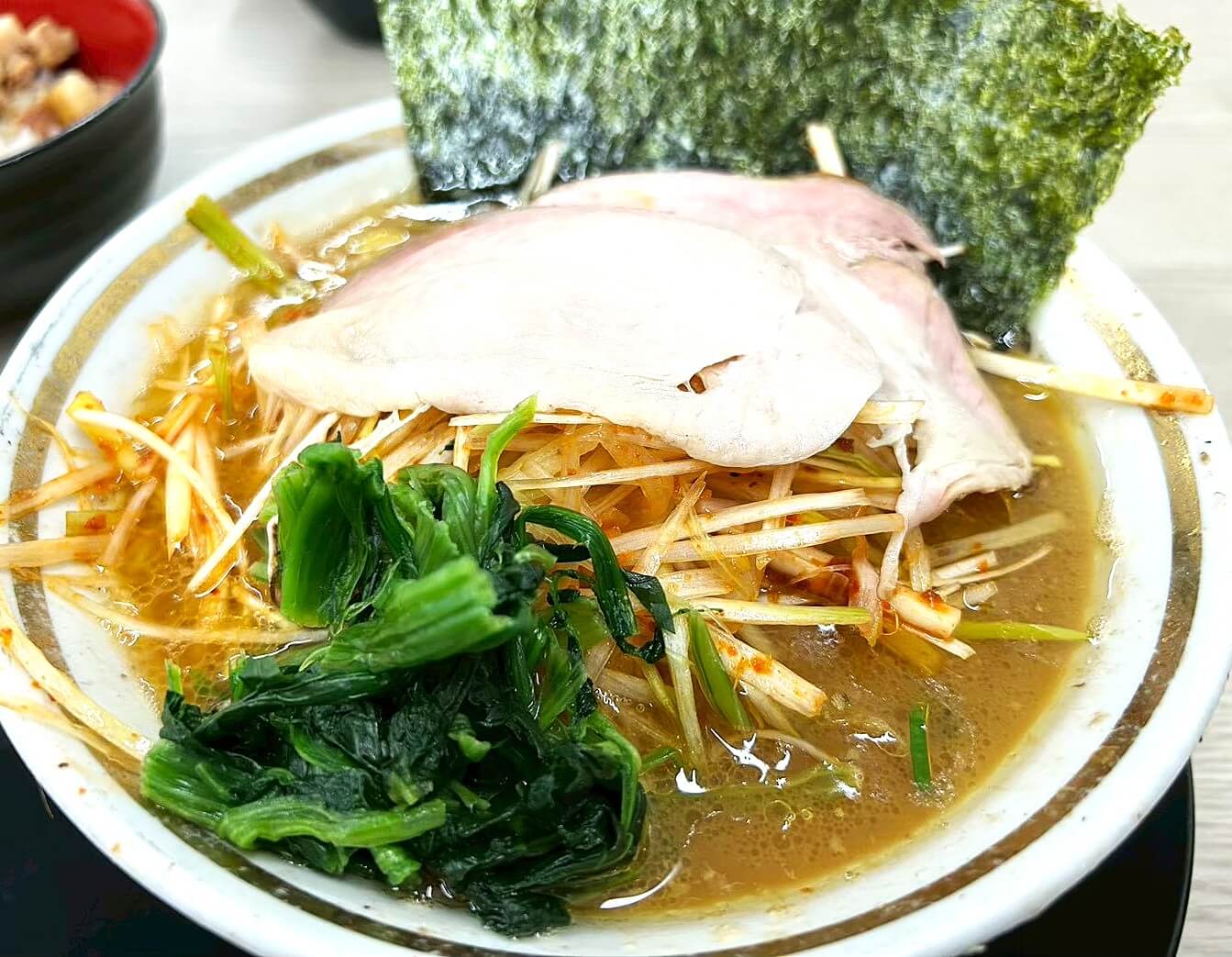 【エッジの効いた醤油が決め手】王道家直伝との丸家越谷店【読者投稿：がやてっくイン】