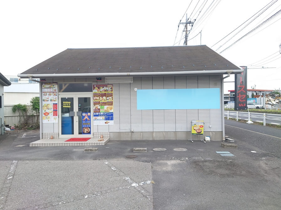 新店カレー屋の集客のために水色の看板に入れる一言は？