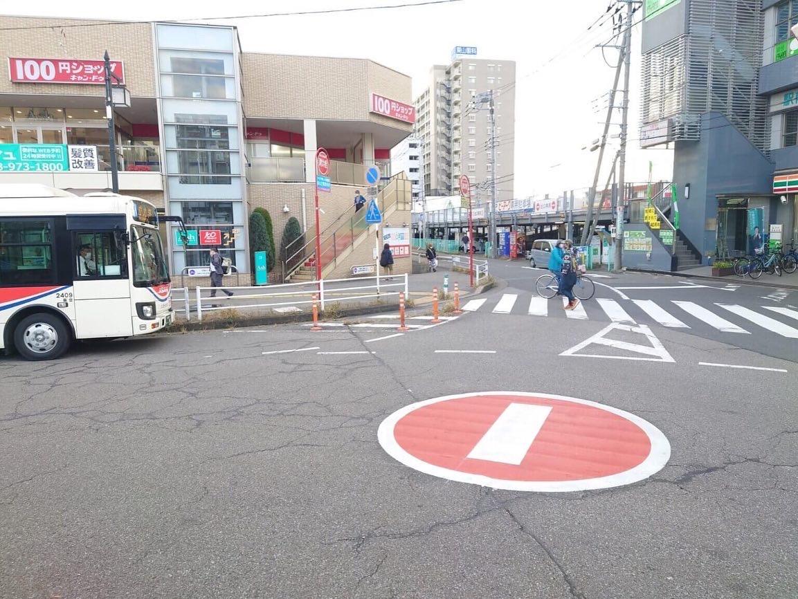 道路標示「止まれ」が本当に止めたいのは、何？